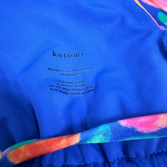 Kotomi Floral Bikini Swimsuit: NWT: size small! - Picture 3 of 3